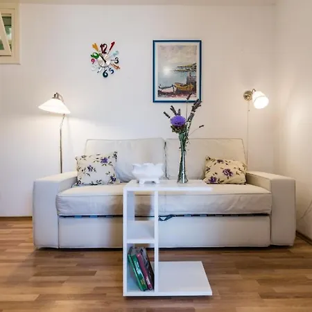 Pjaca Apartment Postira