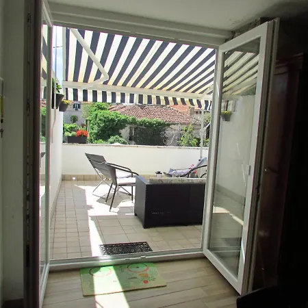 Apartment Pjaca Postira